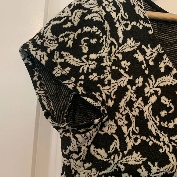 Tapestry Empire Waist Maternity Dress - Picture 4 of 7